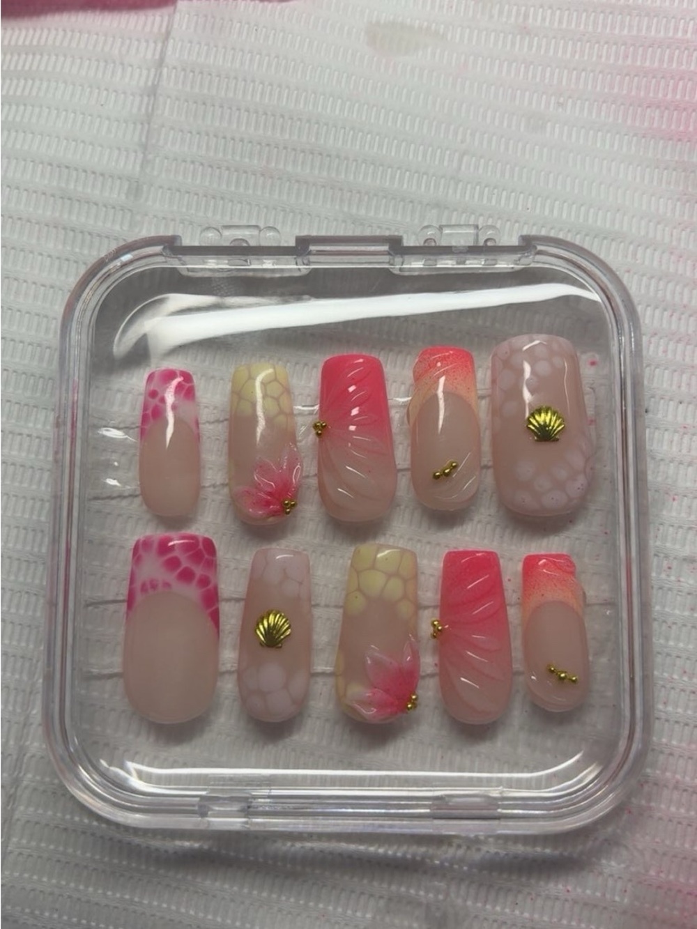 Hand Painted Pink Beach Shell Press On Nails | Medium Square | 3D Flower